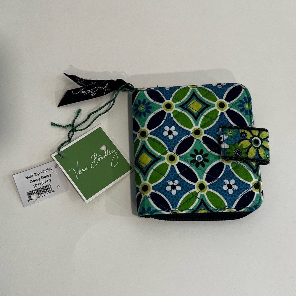 Vera Bradley Wallet Daisy Daisy Pattern NWT